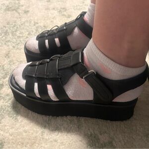 urban outfitters chunky black platform sandals